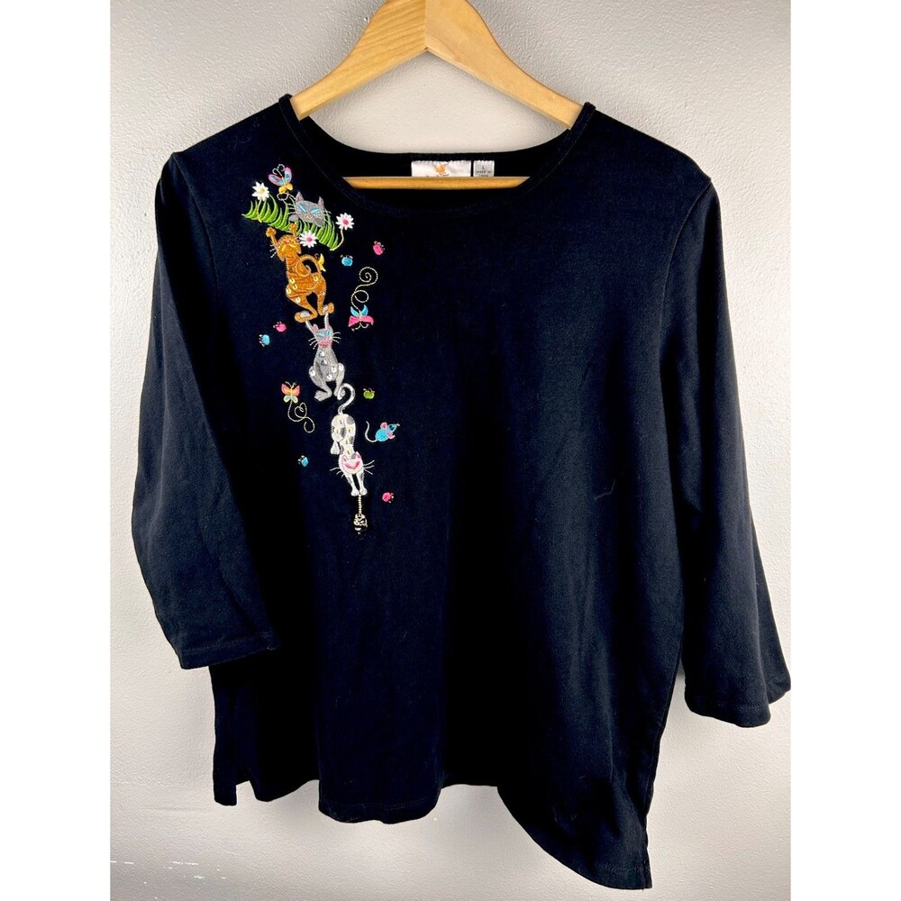 Quacker Factory 3/4 Sleeve T-Shirt with Embroidered Cats And A Dangle Cat Size L